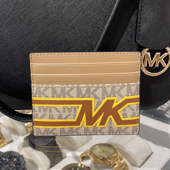 MICHAEL KORS MENS
Cooper Graphic Logo Tall Card Case
36S3LCOD2B
COLOR: Yellow - Picture 3 of 16